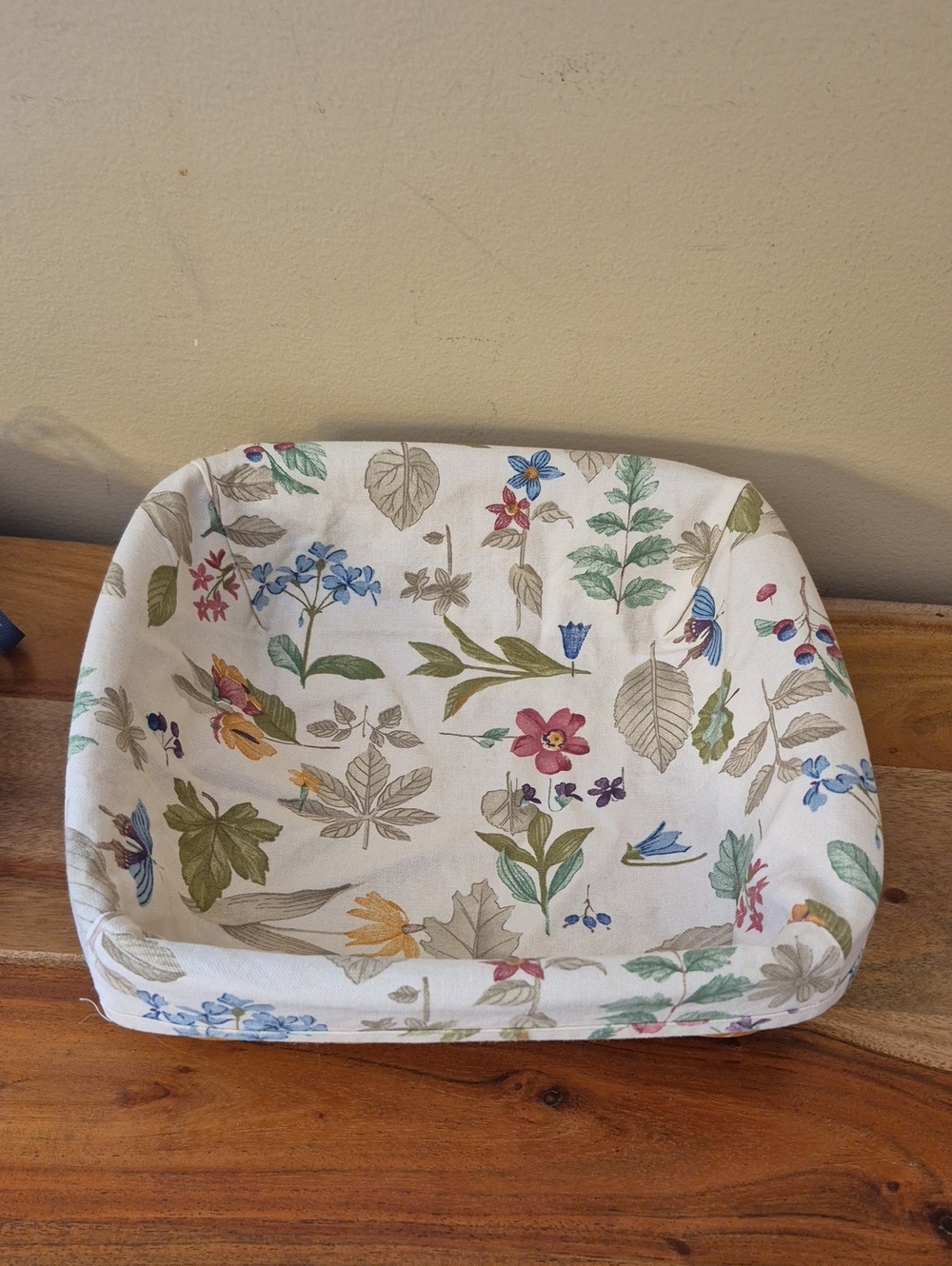 2001 Longaberger 9.5" Square Divided Basket w/ Insert & 2 Liners - Picture 7 of 8